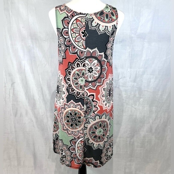 Boutique all over medallion print boho dress with pockets size large - Picture 4 of 5